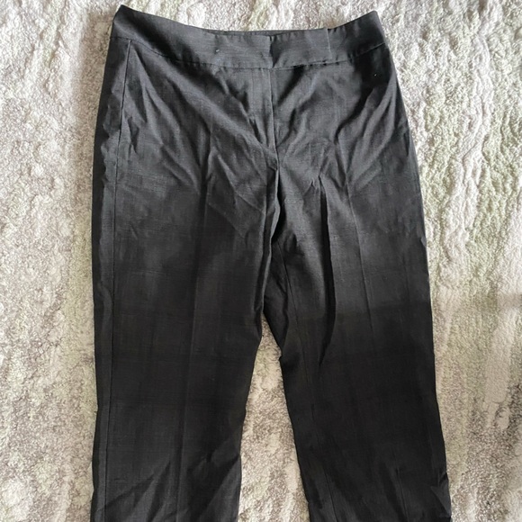 BN Tahari Blazer and Pantsuit Set - Picture 9 of 10